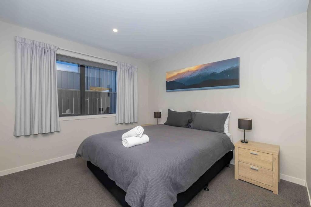 Great Views From New 2 Bedroom Apartment Te Anau Eksteriør bilde