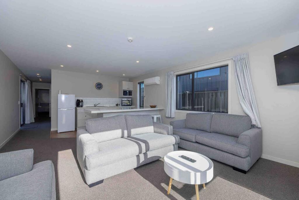 Great Views From New 2 Bedroom Apartment Te Anau Eksteriør bilde