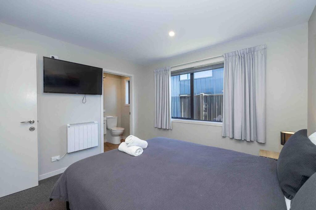 Great Views From New 2 Bedroom Apartment Te Anau Eksteriør bilde